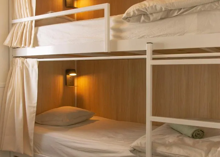 The Lighthouse Хостел *