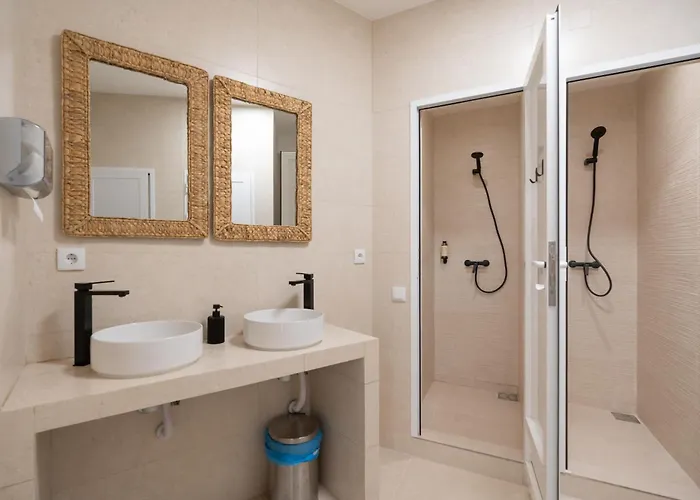 The Lighthouse Хостел *