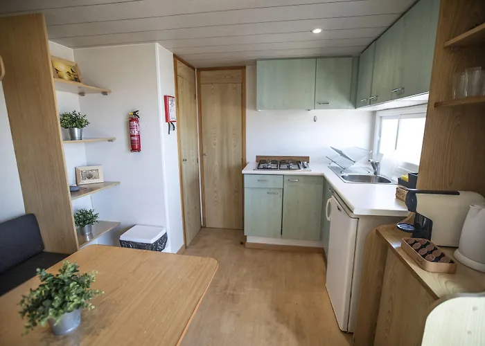 The Lighthouse Хостел Сагреш